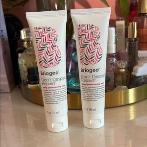 Briogeo Deep Conditioning Mask - White and Pink Design